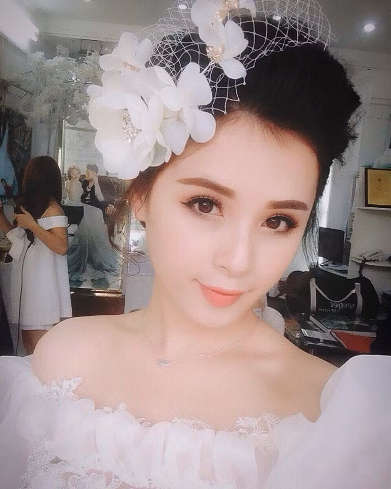 Nhan sac xinh dep cua nu binh luan vien game tren mang hinh anh 9