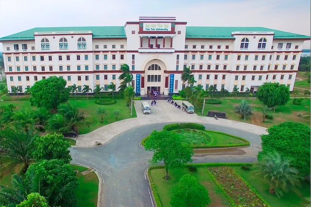 Toà nhà Gillis Hall của Đại học Tân Tạo