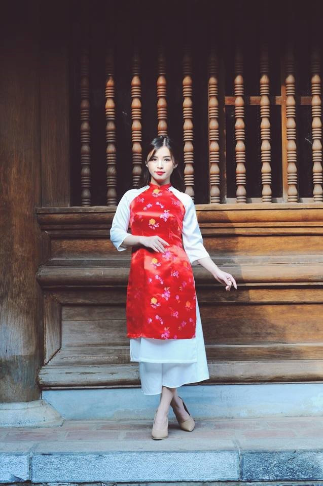 "Điều quan trọng nhất đối với mình chính là gia đình. Cha mẹ là điểm tựa cho mình mọi lúc, mọi nơi và luôn chia sẻ những khó khăn trong cuộc sống. Bản thân mình cũng đang cố gắng để giúp ích cho bố mẹ nhiều hơn", nữ streamer chia sẻ thêm. Nhan sac xinh dep cua nu binh luan vien game tren mang hinh anh 10