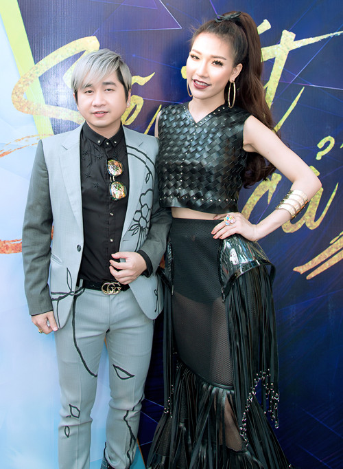 mai-quoc-viet-sanh-doi-vo-sap-cuoi-di-su-kien-2