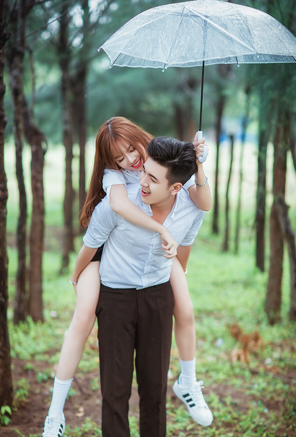 Câu chuyện 1.000 ngày yêu nhau ngọt ngào của cặp đôi 9x ảnh 8 Đặc biệt, cặp đôi này không thường xuyên chia sẻ hình ảnh yêu nhau lên Facebook. “Ngày xưa hồi mới yêu thì có up nhưng bây giờ chỉ chụp ảnh cùng nhau rồi lưu trong máy”.