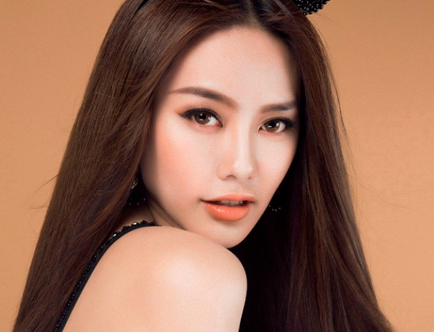 Gạt "tâm bão" giật chồng sang một bên, Linh Chi tung ảnh siêu gợi cảm