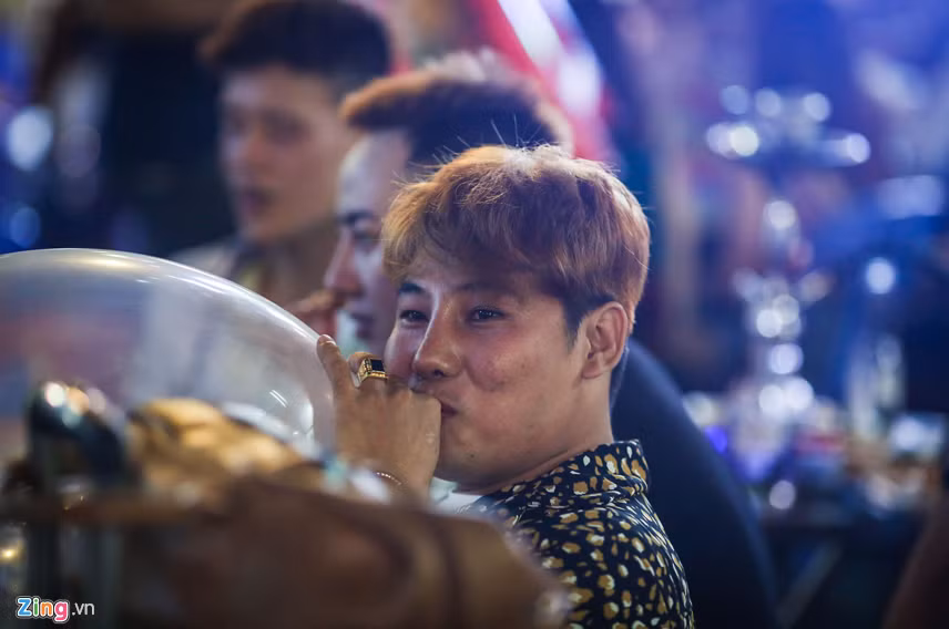 Anh: Bong cuoi duoc su dung nhan nhan o pho Bui Vien hinh anh 9