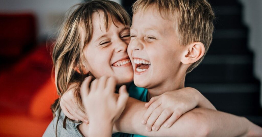 Cha mẹ nên nhắc nhở con thường xuyên về trách nhiệm quan tâm đến người khác. (Ảnh: ITN). Cha mẹ nên nhắc nhở con thường xuyên về trách nhiệm quan tâm đến người khác. (Ảnh: ITN).