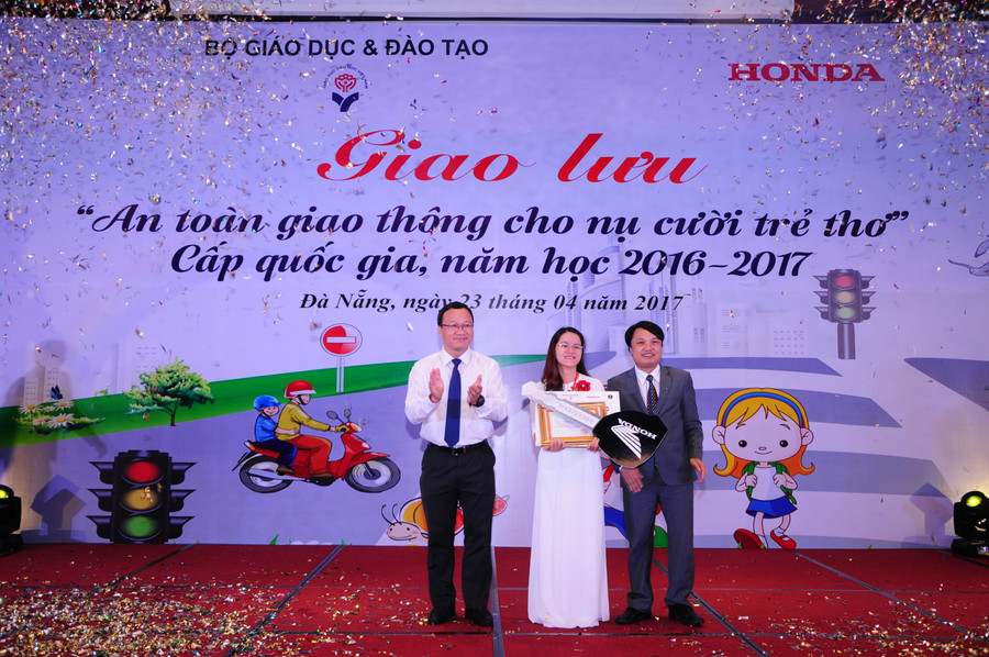 Cũng như trao giải cho giáo viên đạt giải