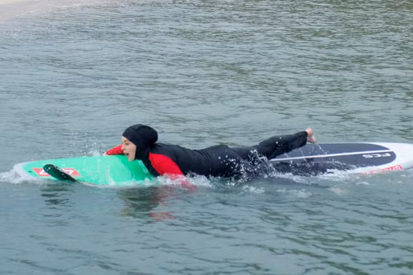 Ngôi sao "Mean Girls" tìm đến với tôn giáo mới sau rất nhiều biến cố xảy ra trong cuộc đời. lindsay-lohan-mac-ao-tam-kin-tu-dau-den-chan-sau-khi-hoc-dao-hoi-5