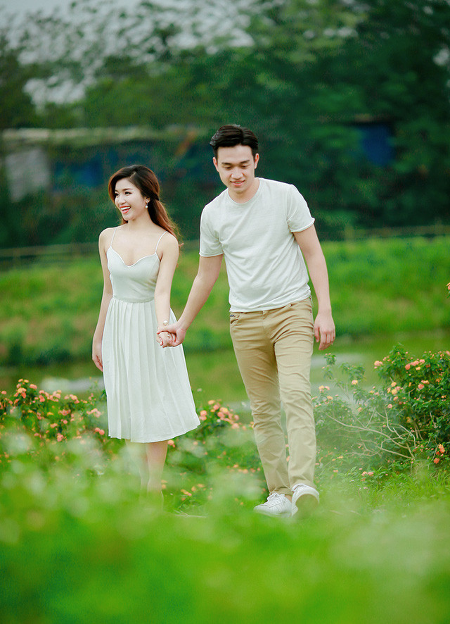 Nguyễn Hồng Thắm (23 tuổi) vừa tốt nghiệp cử nhân luật kinh tế - Viện Đại Học Mở Hà Nội.