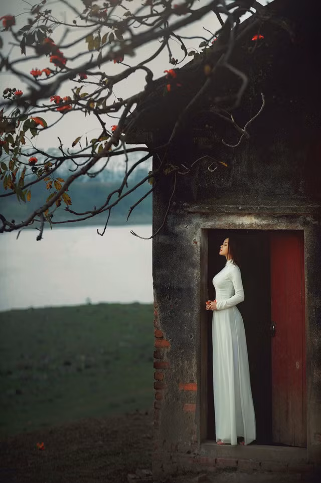 Á khôi ĐH Nội vụ đẹp như nàng thơ trong ánh nắng chiều ảnh 1