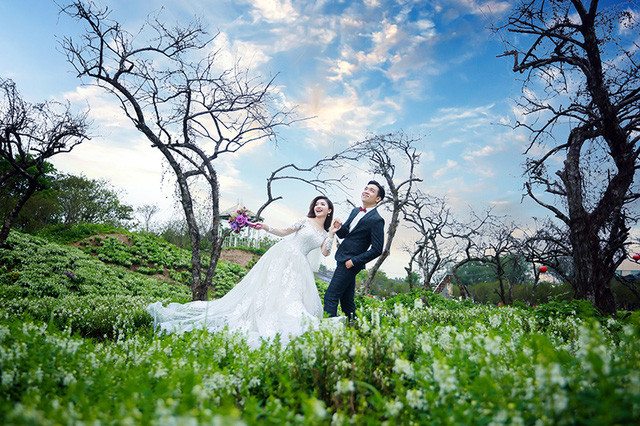 Trước khi bước vào hôn nhân, Thắm cho rằng: “Em không phân biệt bên nội hay bên ngoại. Mà em coi đó là gia đình. Đã là gia đình thì mình sẽ luôn yêu thương, quan tâm và chăm sóc. Em tin mẹ chồng và gia đình bên chồng sẽ cảm nhận được điều đó”.