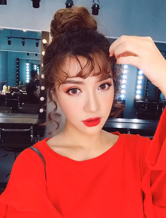 sao-viet-xinh-chang-kem-khi-copy-3-mot-toc-mai-cua-idol-han-1