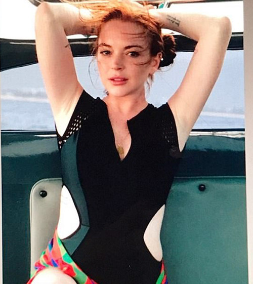 Cô đào 30 tuổi đang tận hưởng những ngày độc thân vui vẻ bên bạn bè. lindsay-lohan-mac-ao-tam-kin-tu-dau-den-chan-sau-khi-hoc-dao-hoi-8