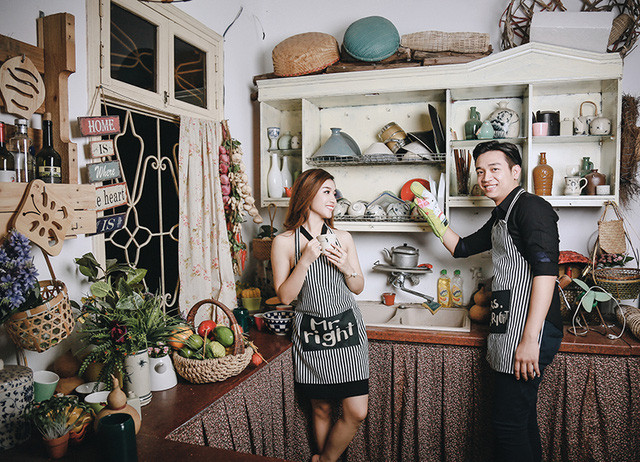 Thắm là Miss Thân Thiện của Hoa khôi sinh viên Hà Nội iMiss Thăng Long 2016. Năm 2015 cô được giải Miss Ảnh Hưng Yên. Năm 2014, Thắm lọt vào top 80 cuộc thi Nữ Sinh Việt Nam Duyên Dáng.