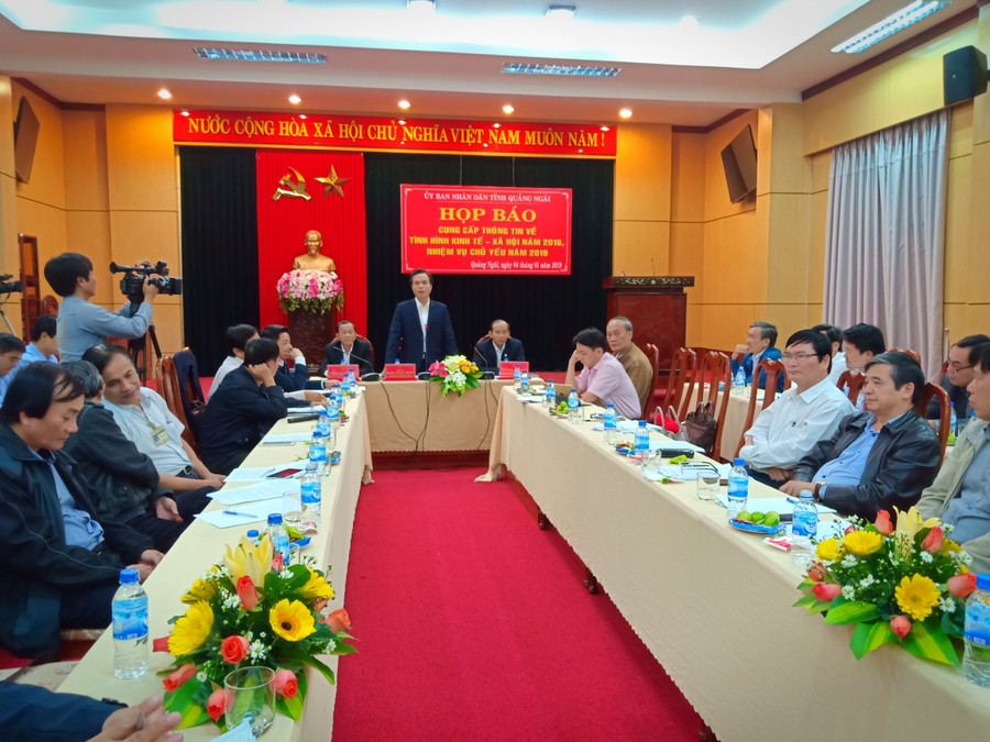 Ông Đặng Ngọc Dũng thông tin các vấn đề báo chí quan tâm. Ông Đặng Ngọc Dũng thông tin các vấn đề báo chí quan tâm.