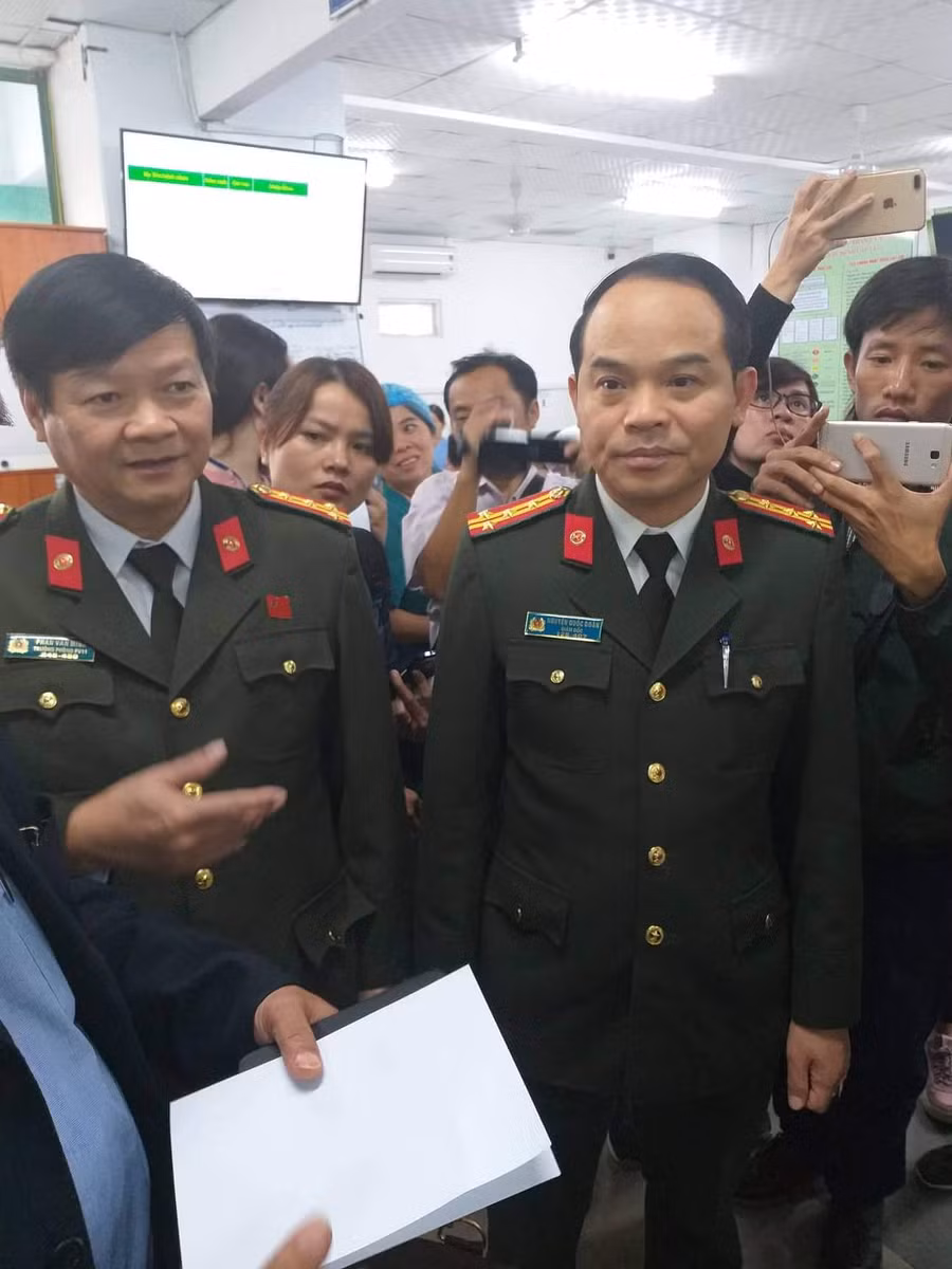 Đại tá Nguyễn Quốc Đoàn – Giám đốc Công an tỉnh Thừa Thiên Huế chia sẻ những thông tin ban đầu về vụ tai nạn với các cơ quan báo chí.