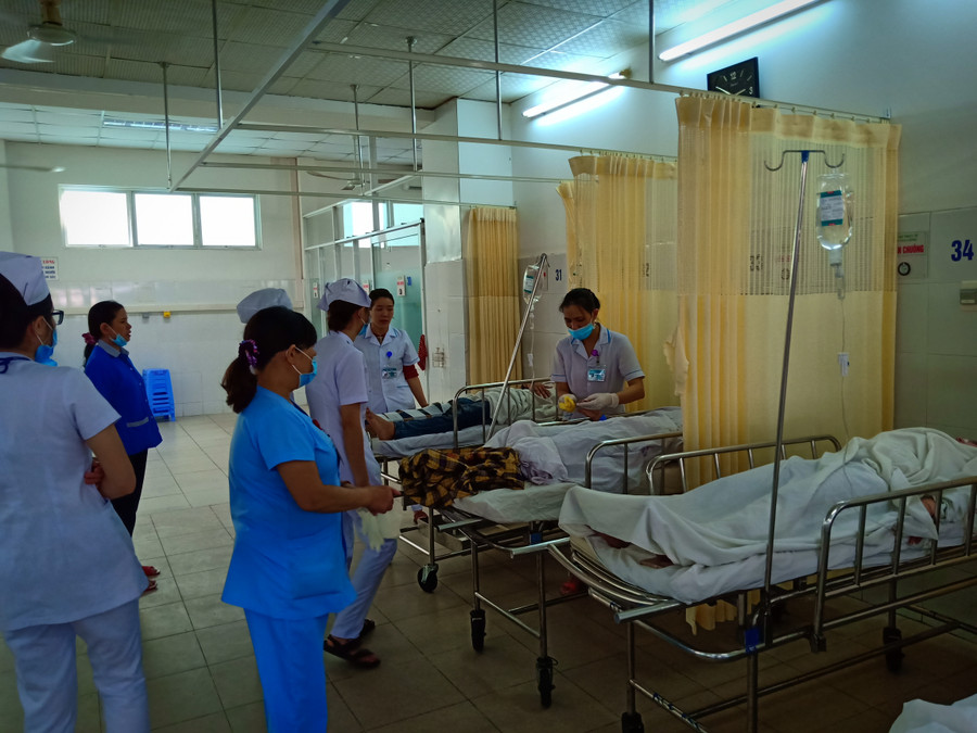 Các nạn nhân trong vụ tai nạn đang tiếp tục được các bác sĩ tận tình chăm sóc, điều trị.