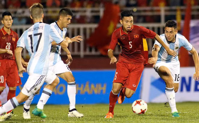 Đội bóng nước Áo muốn mua Văn Hậu giá 18 tỉ