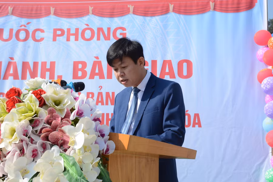Ông Lê Hồng Quang, Chủ tịch UBND huyện Quan Sơn phát biểu tại buổi lễ.