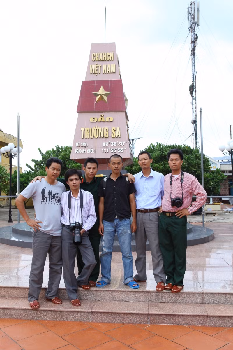 Các nhà báo trong chuyến ra thăm Trường Sa năm 2012