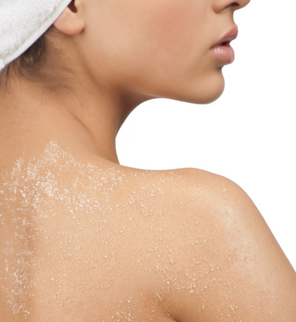 Đường Dùng 1/2 thìa đường hòa với nước tạo thành hỗn hợp sền sệt để tẩy tế bào chết cho vùng da có vết rạn. Đường không chỉ giúp làm sạch, loại bỏ tế bào da chết mà còn giúp làm mờ vết thâm, vết rạn hiệu quả. ĐườngDùng 1/2 thìa đường hòa với nước tạo thành hỗn hợp sền sệt để tẩy tế bào chết cho vùng da có vết rạn. Đường không chỉ giúp làm sạch, loại bỏ tế bào da chết mà còn giúp làm mờ vết thâm, rạn hiệu quả.