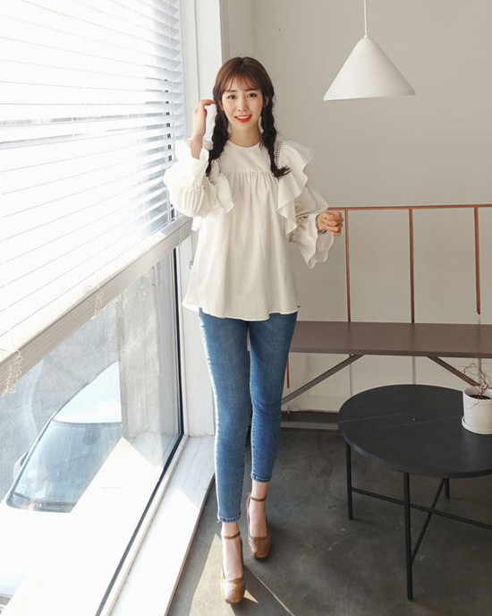 Sơ mi cổ cứng, cổ cồn bị loại bỏ và thay vào đó là các kiểu cổ trụ mang lại sự nhẹ nhàng và tạo cảm giác thoáng mát, thoải mái cho người mặc. Sơ mi công chúa làm các nàng mê style bánh bèo điêu đứng - 8