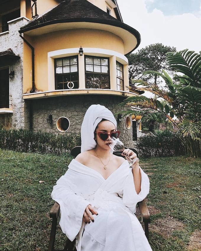 Áo choàng tắm đang là trào lưu trong showbiz Việt ảnh 9 Áo choàng tắm đang là trào lưu trong showbiz Việt ảnh 9