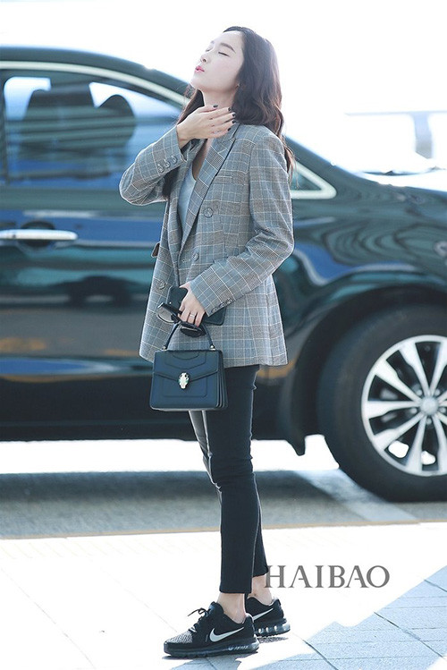 Mốt áo đắt khách nhất ngày giao mùa được sao Hàn đua nhau mặc - 4