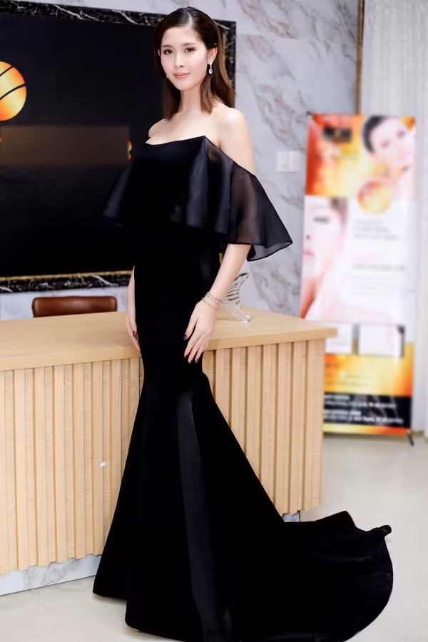 Á hậu Miss Tiffanys Universe 2017 Rock hiện có mặt tại Việt Nam để gặp gỡ những thành viên của cộng đồng LGBT tại đây.