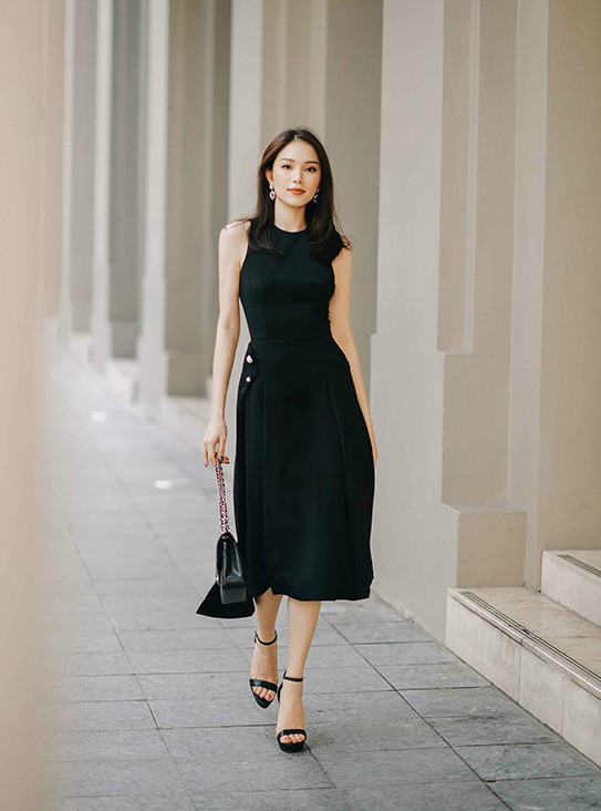 Váy midi, váy ngắn sexy được thể hiện một cách đa dạng để giúp bạn gái thuận tiện trong việc dạo phố, đi chơi và vẫn đủ sang trọng, nữ tính khi đến văn phòng hay tham gia những buổi tiệc. Váy midi, váy ngắn sexy được thể hiện một cách đa dạng để giúp bạn gái thuận tiện trong việc dạo phố, đi chơi và vẫn đủ sang trọng, nữ tính cho các cô nàng ở những buổi tiệc.