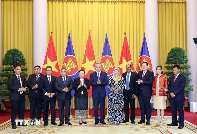 Chủ tịch nước Tô Lâm với Đại sứ các nước ASEAN. (Ảnh: Nhan Sáng/TTXVN). Chủ tịch nước Tô Lâm với Đại sứ các nước ASEAN. (Ảnh: Nhan Sáng/TTXVN).