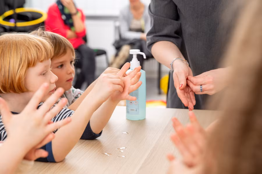 Trẻ em thích học những điều mới khi còn nhỏ. (Ảnh: ITN)