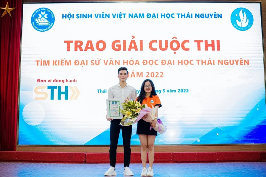 Lăng Thị Ngọc Ánh luôn năng động, tích cực tham gia các hoạt động Đoàn, Hội và phong trào thanh niên.