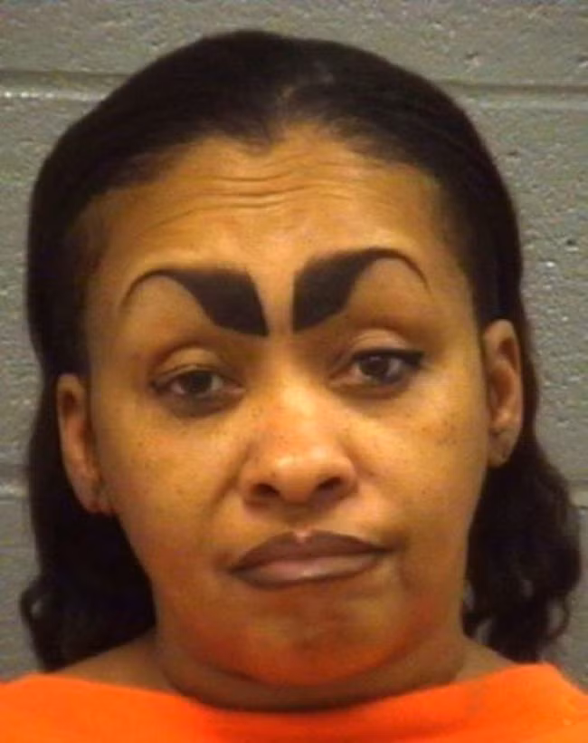 Hóa ra trên đời này vẫn còn những cặp chân mày không giống ai đến mức người xem phải hết hồn thế này-13