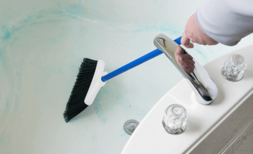 Theo một nghiên cứu năm 2016 trên Travel Math, phòng tắm trong khách sạn thậm chí còn bẩn hơn máy bay. Ảnh: One Good Things. Theo một nghiên cứu năm 2016 trên Travel Math, phòng tắm trong khách sạn thậm chí còn bẩn hơn máy bay. Ảnh:One Good Things.