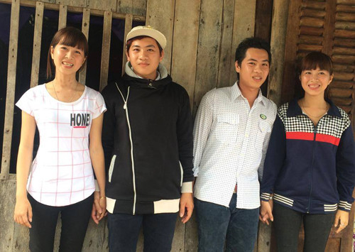 Diễm Kỳ chia sẻ, hai anh em vẫn làm cho trại tôm giống. Thu nhập ổn định và cuộc sống không phải lo lắng nhiều. Họ chỉ mong một cuộc sống bình yêu như hiện tại. Các cặp vợ chồng chưa có ý định sinh con thứ hai.