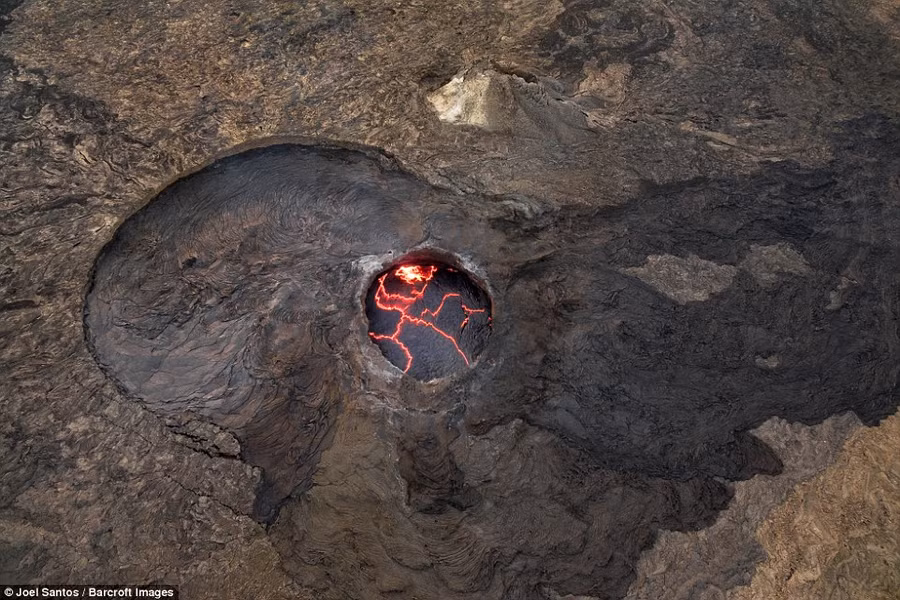 Cận cảnh “cánh cửa địa ngục” đáng sợ nhất thế giới không ai dám lại gần ảnh 10