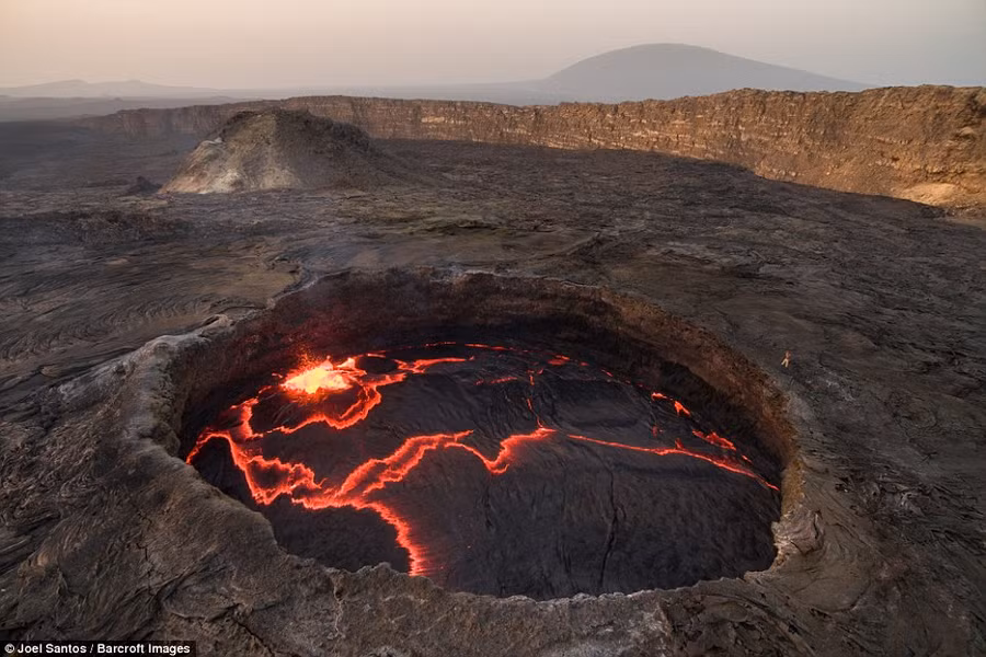 Cận cảnh “cánh cửa địa ngục” đáng sợ nhất thế giới không ai dám lại gần ảnh 6