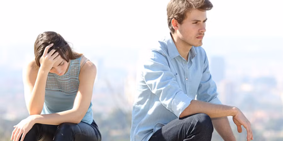 Có những mối quan hệ khác khiến chúng ta cảm thấy không xứng đáng và không chắc chắn về bản thân. (Ảnh: ITN).