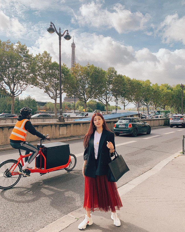 Mấy nàng thích mặc đẹp sao có thể làm ngơ trước 12 cách diện chân váy xinh "mê ly rụng rốn" này của sao Hàn? - Ảnh 7. Mấy nàng thích mặc đẹp sao có thể làm ngơ trước 12 cách diện chân váy xinh "mê ly rụng rốn" này của sao Hàn? - Ảnh 7.