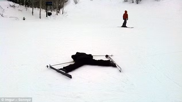 “Cười té ghế” với khoảnh khắc của du khách khi trượt tuyết