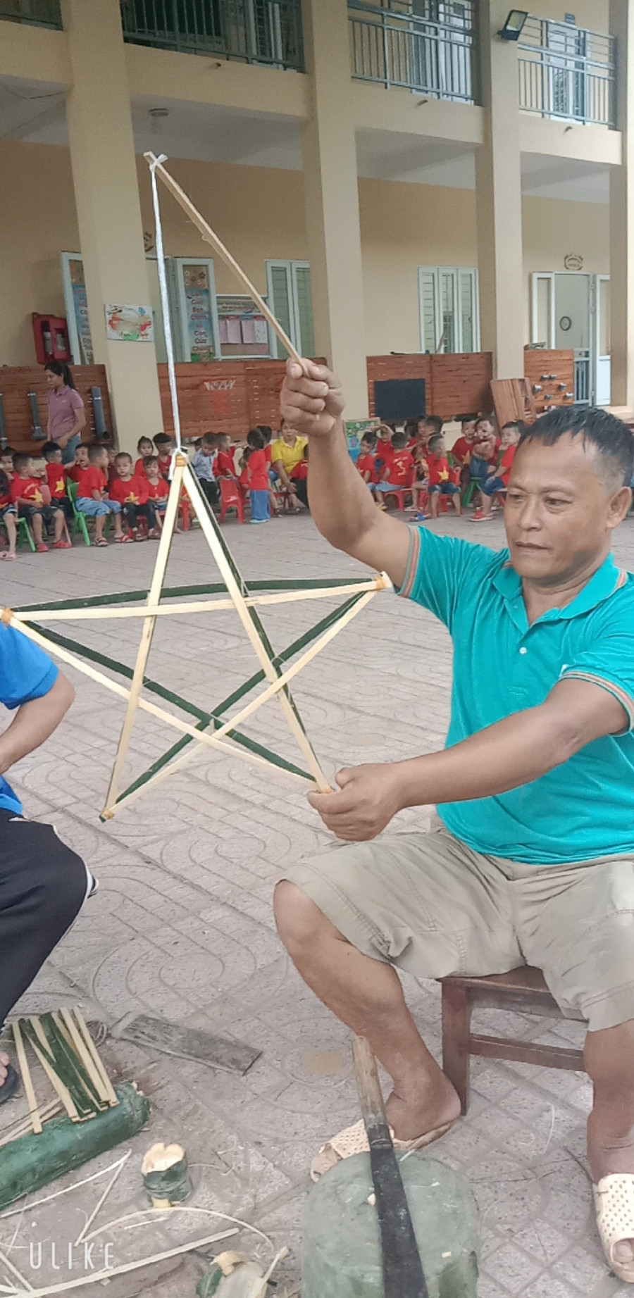 Trường thuộc địa bàn đặc biệt khó khăn của miền Tây xứ Nghệ, đời sống người dân còn nhiều vất vả.