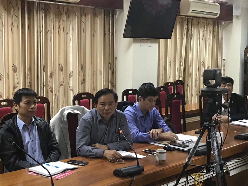 Ông Hoàng Tiến Công và ông Nguyễn Kiều Giang (ủy viên Ban Chấp hành Đảng bộ Trường Đại học Y - Dược trao đổi thông tin với phóng viên Ông Hoàng Tiến Công và ông Nguyễn Kiều Giang (ủy viên Ban Chấp hành Đảng bộ Trường Đại học Y - Dược trao đổi thông tin với phóng viên