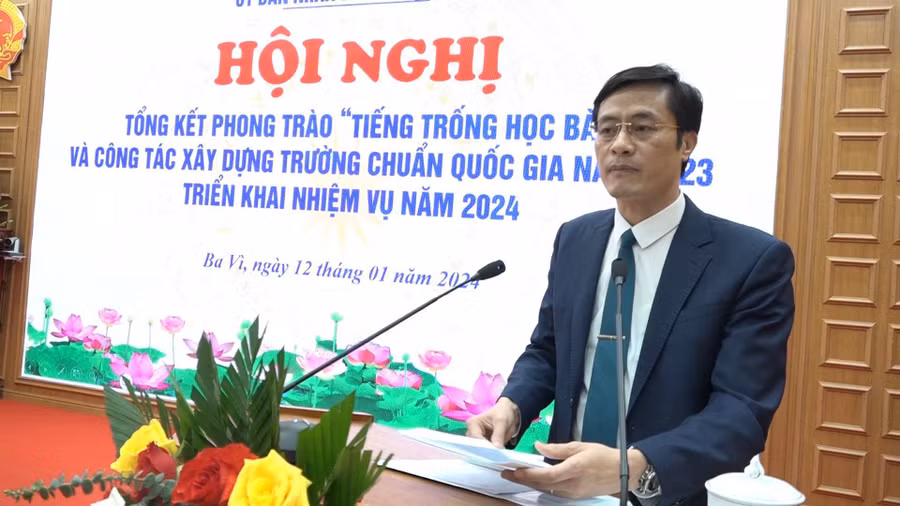 Ông Phùng Ngọc Oanh - Trưởng Phòng GD&ĐT Ba Vì phát biểu tại hội nghị.