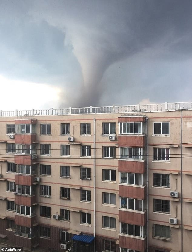 mac ket vai met gan loc xoay kinh hoang van quay video hinh anh 1