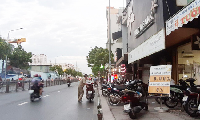 Dùng vật nghi súng uy hiếp nhân viên để cướp tiền tại chi nhánh ngân hàng Bắc Á ảnh 1 Chú thích ảnh