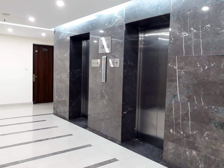 Một chung cư ở quận Nam Từ Liêm, Hà Nội Sự cố đêm muộn khiến vợ chồng trẻ ‘tháo chạy’ khỏi chung cư