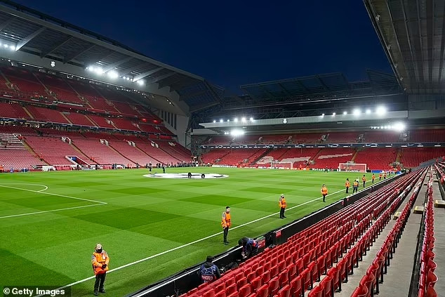 Nâng cấp sân Anfield đã tiêu tốn của Liverpool hàng trăm triệu bảng Anh. Nâng cấp sân Anfield đã tiêu tốn của Liverpool hàng trăm triệu bảng Anh.