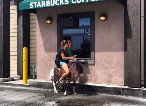 Chị rất ít khi ra đường.