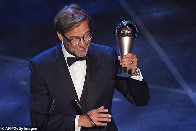 HLV Jurgen Klopp giành giải HLV xuất sắc nhất FIFA năm 2019. HLV Jurgen Klopp giành giải HLV xuất sắc nhất FIFA năm 2019.