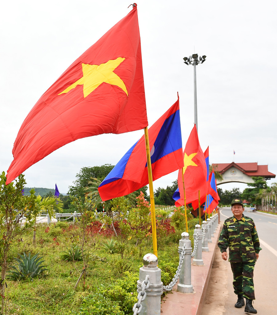 Thiếu tướng Trần Đình Dũng có nhiều đóng góp trong việc phân định cắm mốc đường biên giới Việt - Lào. Ảnh: Việt Văn. Thiếu tướng Trần Đình Dũng có nhiều đóng góp trong việc phân định cắm mốc đường biên giới Việt - Lào. Ảnh: Việt Văn.