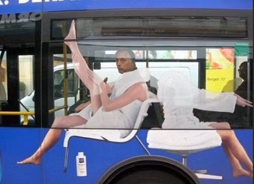 Nghệ thuật quảng cáo trên xe buýt.